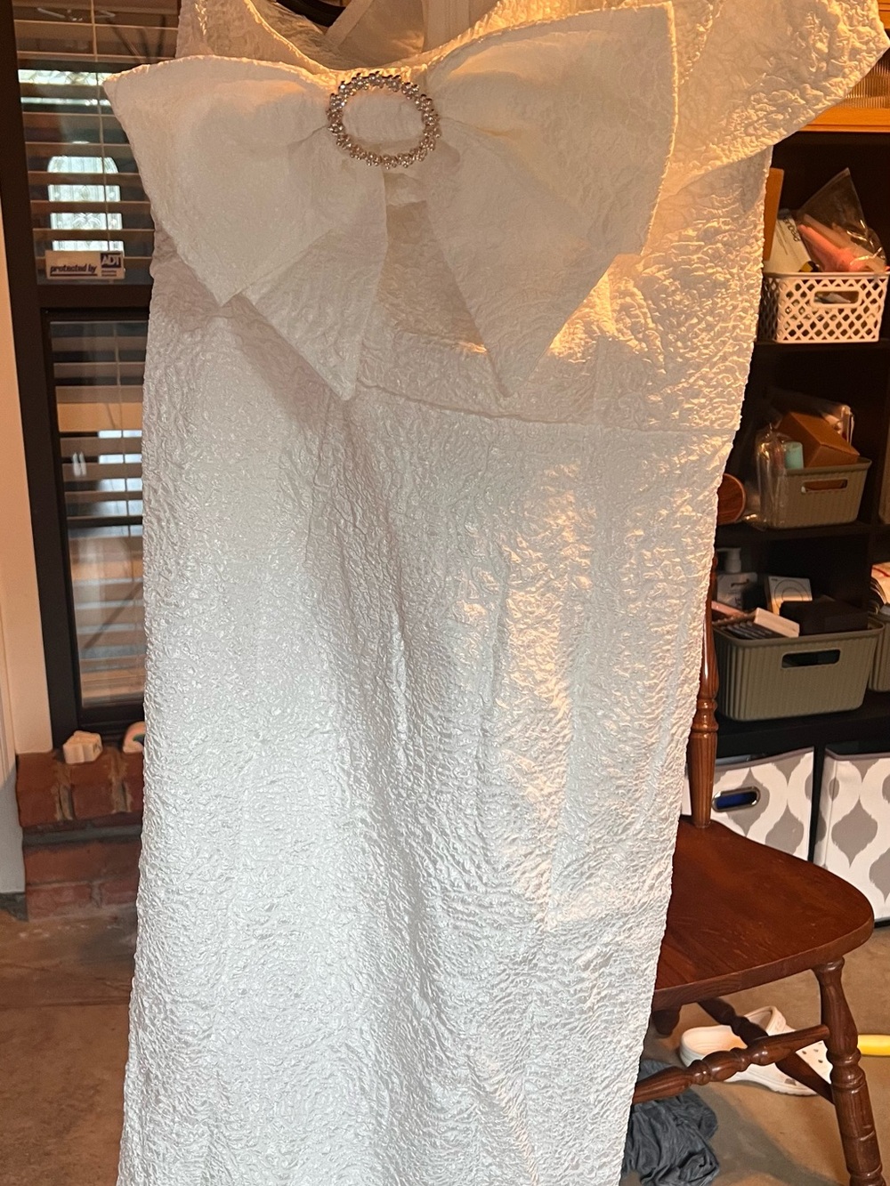 Elegant White Textured Bow-Accent Dress